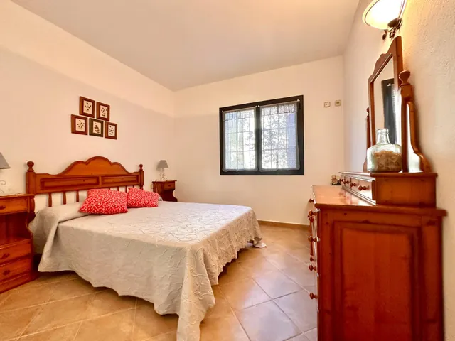 CALONGE: CHALET CON LICENCIA TURÍSTICA, GARAJE, JARDÍN Y PISCINA. ZONA MAS AMBRÓS - VIZC. CABANYES. — 42
