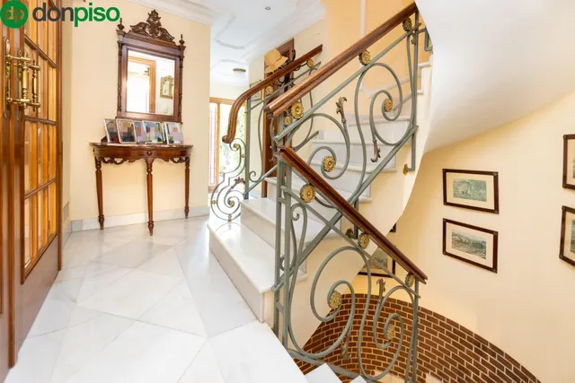 CHALET ADOSADO EN URBANIZACIÓN ADORATRICES — 25