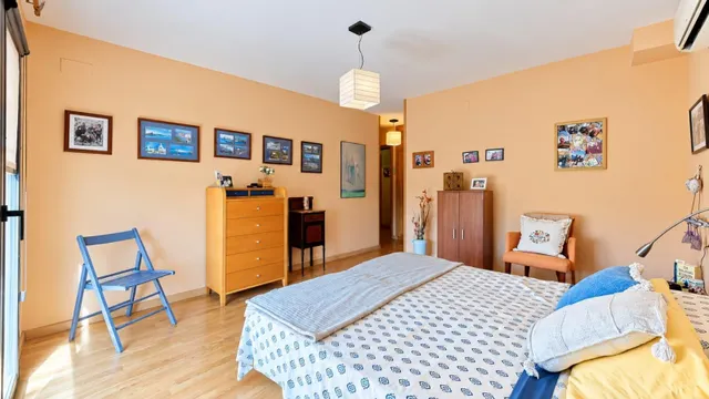 Ático dúplex de 5 dormitorios en el corazón de Valls con garaje privado y piscina — 26