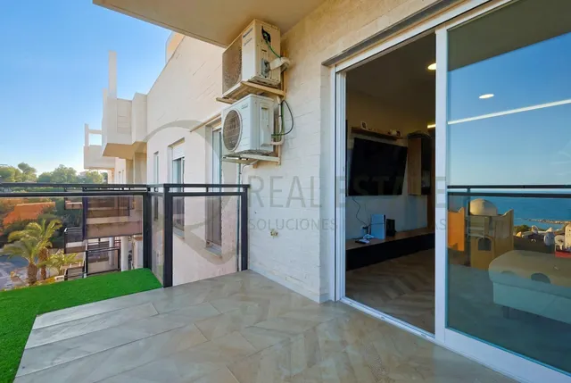 Ático con vistas al mar y solárium privado de 76 m2 en Coveta Fumá. — 7