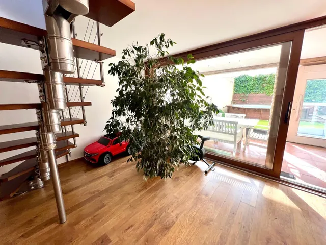 EXCLUSIVA CASA ADOSADA CON ASCENSOR Y PISCINA EN CIUDAD JARDIN — 11