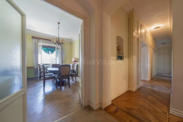 Vivienda clásica de 4 dormitorios con vistas a jardín en el  - foto 3