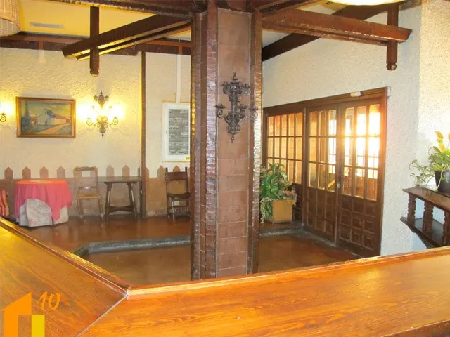 Se alquila o vende Bar Restaurante en avd. Constitucion — 4