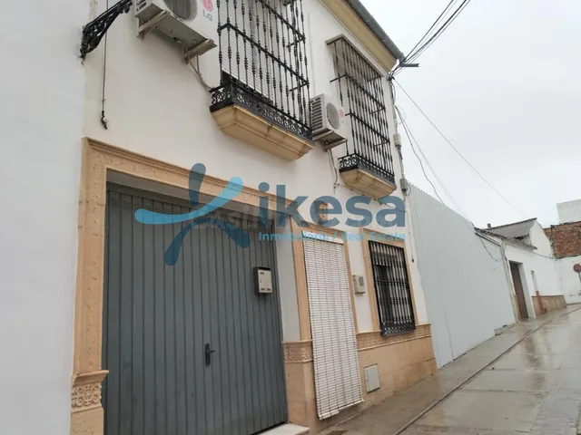 Venta de casa adosada sin posesión (no visitable) en Bujalan