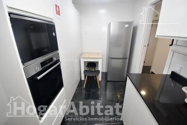 ¡Espectacular! Amplio, moderno y reformado, todo amueblado y cerca del centro — 6