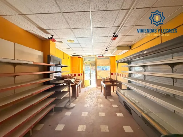 Gran rebaja de precio! Amplio local comercial en Martínez Ca - foto 2