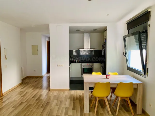 VENTA PISO EN MONTBUI PUEBLO SEMINUEVO, GARAJE Y TRASTERO!!