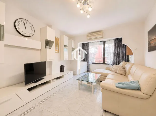 Espectacular piso de 3 habitaciones con patio y aire acondicionado en zona campoamor de Alicante — 21