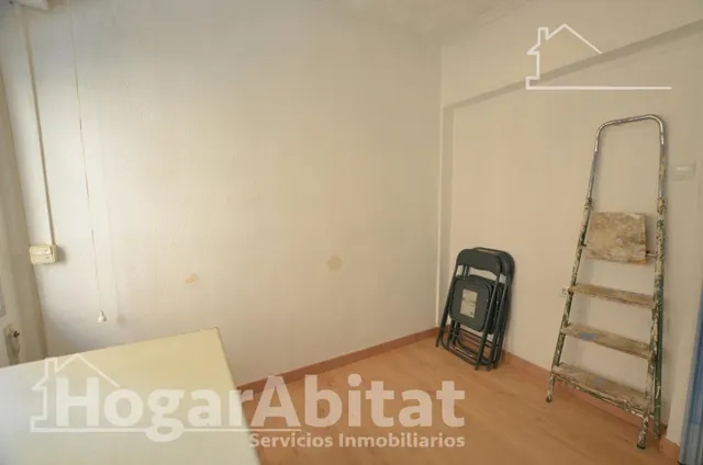 ¡Alicante centro! amplio, bonito y esquinero con balcón — 20