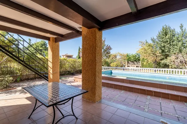 Chalet independiente con piscina y pista de tenis en Alfacar — 22