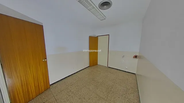 2 LOCALES DE 821 M2. EN TOTAL, FIGUERES — 36
