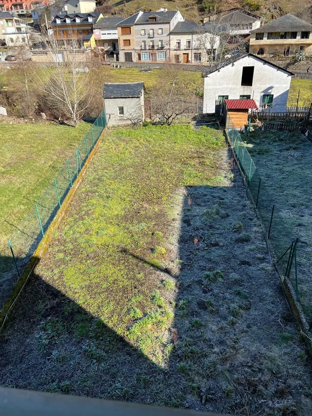Casa en venta en Vega de Valcarce con potencial para negocio - foto 2