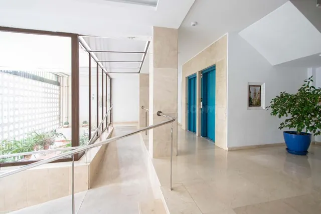Amplia y luminosa vivienda en pleno corazón de Nervión - foto 3
