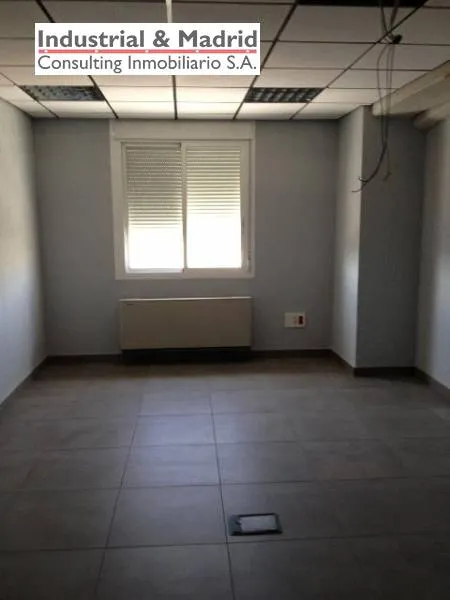 VENTA DE NAVE INDEPENDIENTE EN LOECHES — 9