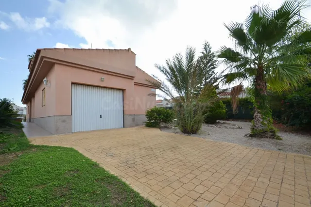 Villa con piscina privada en la playa de Riumar - foto 3