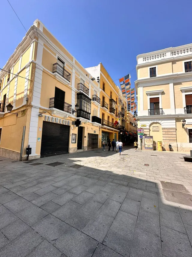 Local en la Plza de España con traspaso de licencia de Estan