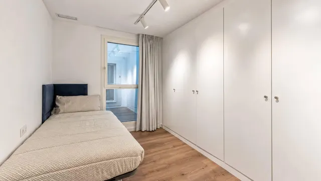 Piso de 3 habitaciones con vistas al mar y piscina junto a la Marina de Valencia — 6
