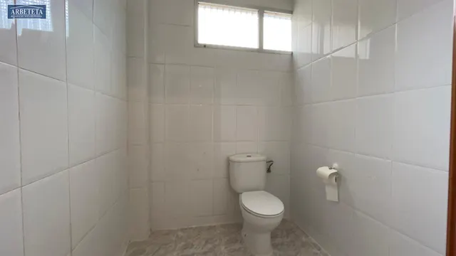 Se alquila local en la zona de Avd. del Ejercito, Guadalajara. — 17