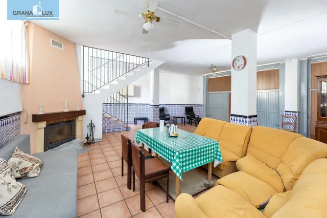 Amplio Chalet con piscina, pista deportiva y vistas en Ogíjares. — 23