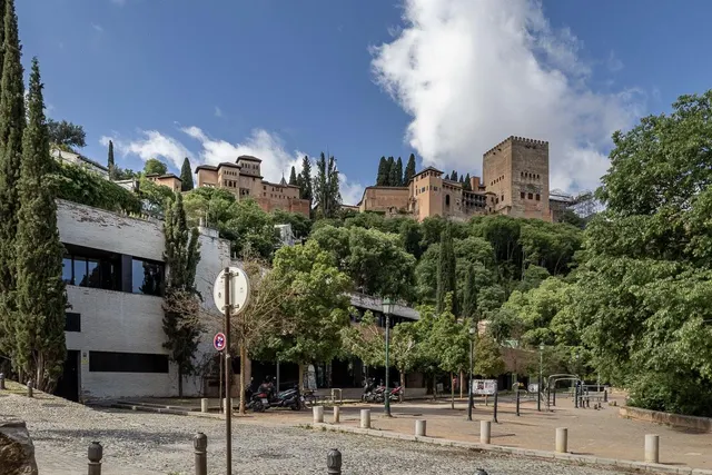 PRECIOSA CASA CON VISTAS A LA ALHAMBRA — 46