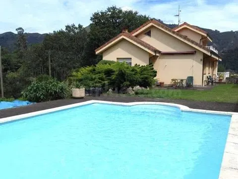 Casa con terreno y piscina en Caxidi, Parres - foto 2