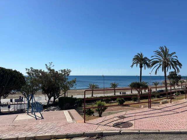 Apartamento a 300 m. de la playa en el Alamillo - foto 2
