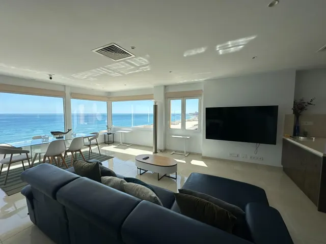 1ª Línea Playa Fuengirola - Super Atico 2 Dormitorios, Vistas al mar y Piscina, Gran Terraza, Sauna — 14
