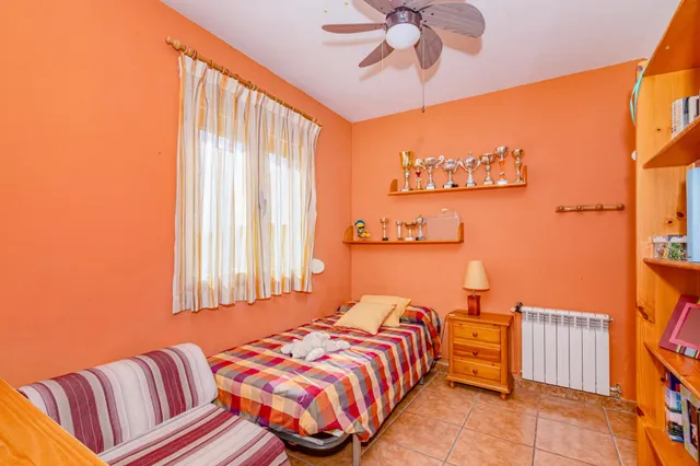 AMPLIA VIVIENDA EN CHAUCHINA CON PISCINA — 47