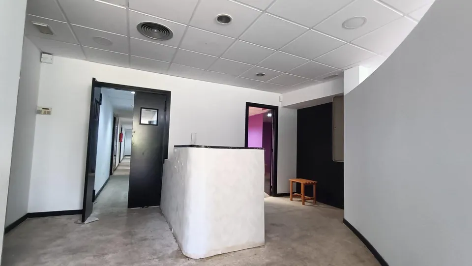 Amplio Local Comercial en Elche - Ideal para Centro Estético o Deportivo