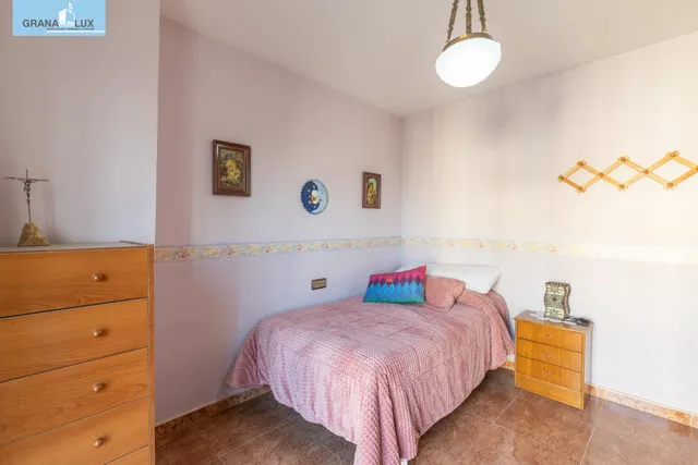 Casa independiente a 5 minutos de Granada en buen estado para entrar a vivir — 36