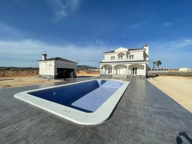 VILLAS DE OBRA NUEVA EN PINOSO — 3