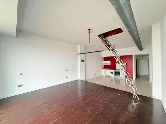 LOFT CON TERRAZA, DOS PLAZAS DE GARAJE Y TRASTERO EN RIVAS V - foto 5