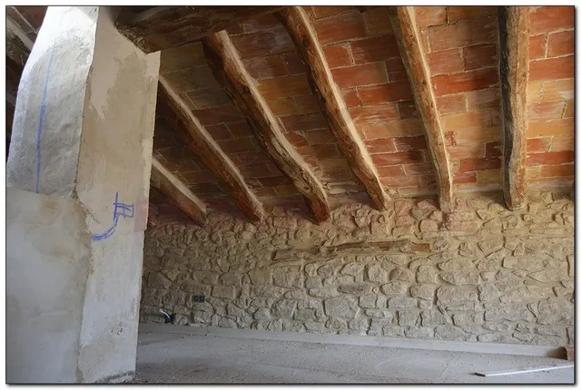 CASA DE PIEDRA ESQUINERA DE 257 M2 PRCTICAMNTE REFORMADA DE PIEDRA, 3 DORMITORIOS SUITES. — 36