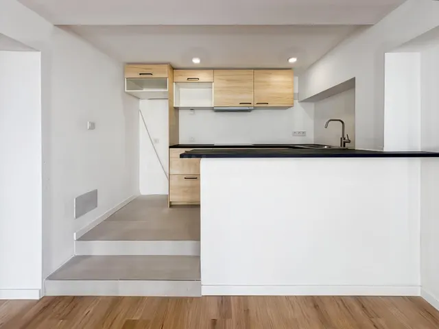 Apartamento reformado de dos dormitorios con jardin privado  - foto 3