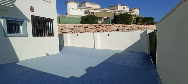SE ALQUILA PRECIOSA VIVIENDA- FINESTRAT — 2