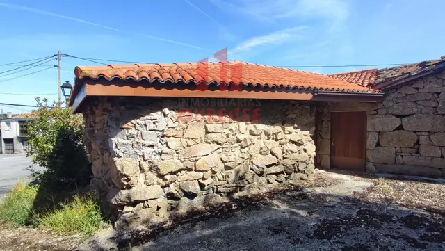 CASA DE PIEDRA PARA REFORMAR CON PEQUEÑA PARCELA CERCANA, EN
