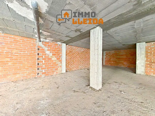 OPORTUNIDAD Local comercial de 2 plantas en Balaguer — 25