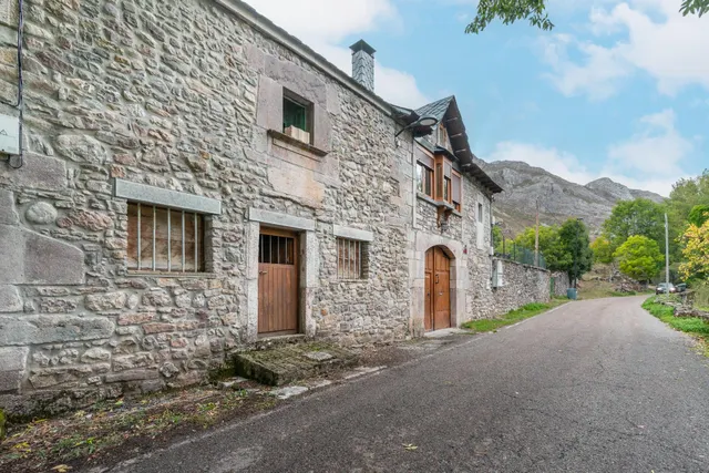 Casa, cuadra, pajar y fincas en venta en babia — 10