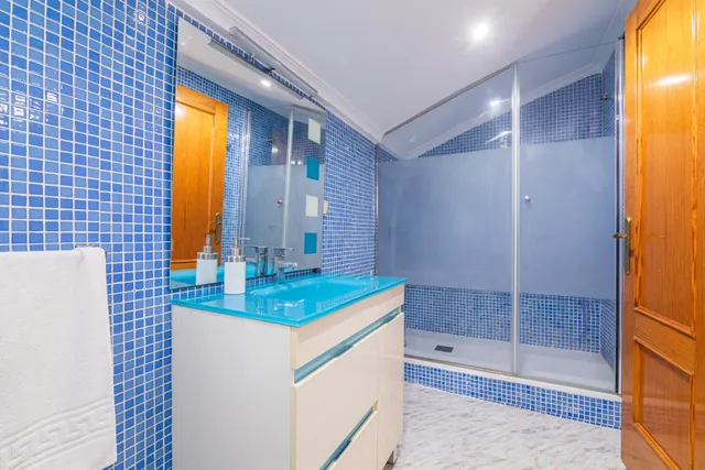 Chalet sito en Valverde con 6 habitaciones, 3 baños, piscina y garaje — 50