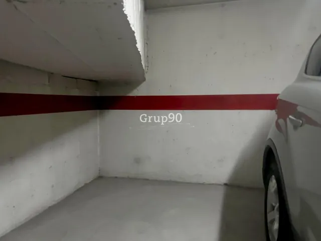En venta amplia plaza de parking con trastero en Av. Garrigues — 7