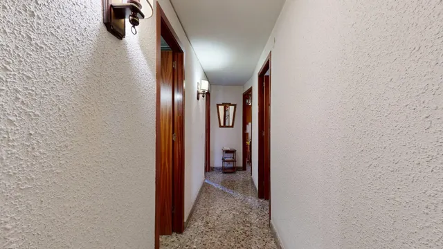Amplia Vivienda en Avenida César Augusto con Garaje — 27