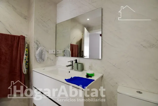 ESPACIOSA CASA SEMIRREFORMADA CON TERRAZA — 27