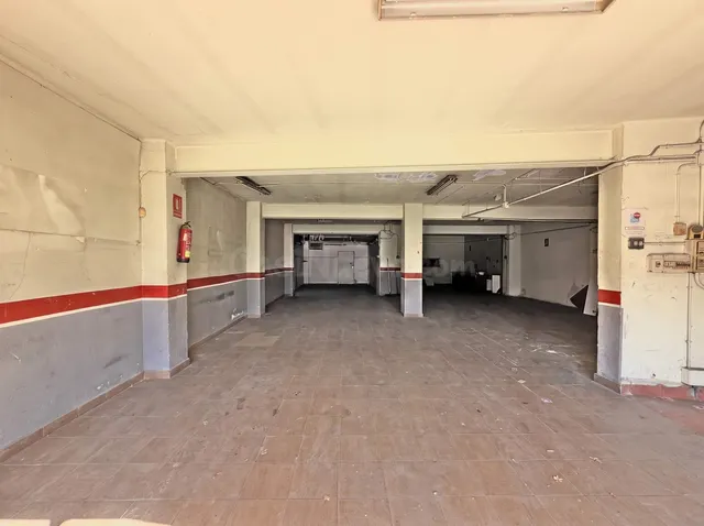 Amplio Local Comercial en Alquiler en Cubelles - €1450/mes — 3