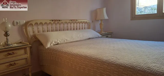 CASA DE DOS PLANTAS EN SELLA CON BUARDILLA — 20