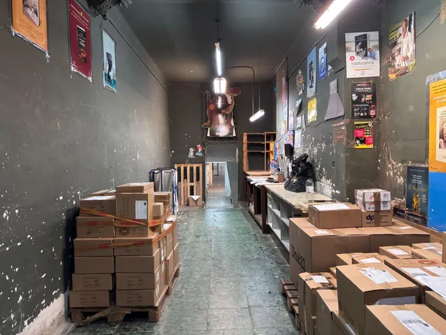 Local comercial muy cerca de las Ramblas — 2