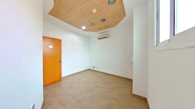 Local en venta en Calle de Schubert — 13
