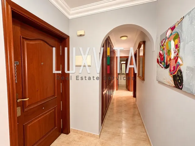 Amplio piso residencial de 2 dormitorios con garaje y trastero — 8