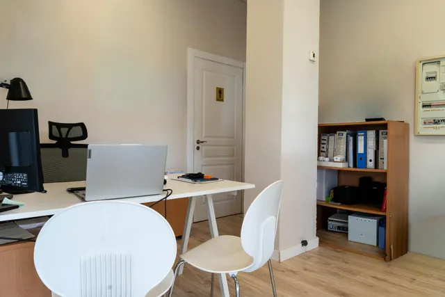 Excelente Local Comercial en la Mejor Zona de Tomares — 12