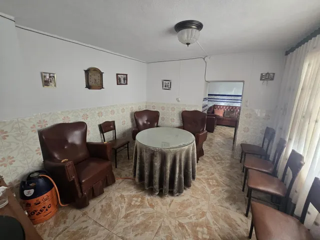 CASA DE DOS PLANTAS CON TEJADO NUEVO — 7