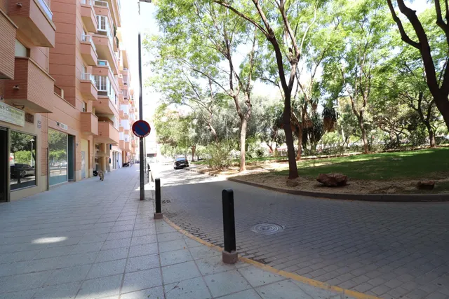 Local Comercial Insonorizado en Plaza Gaudí, Almería. — 14